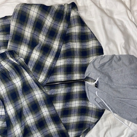 Cropped Flannel Jacket - Picture 2 of 3